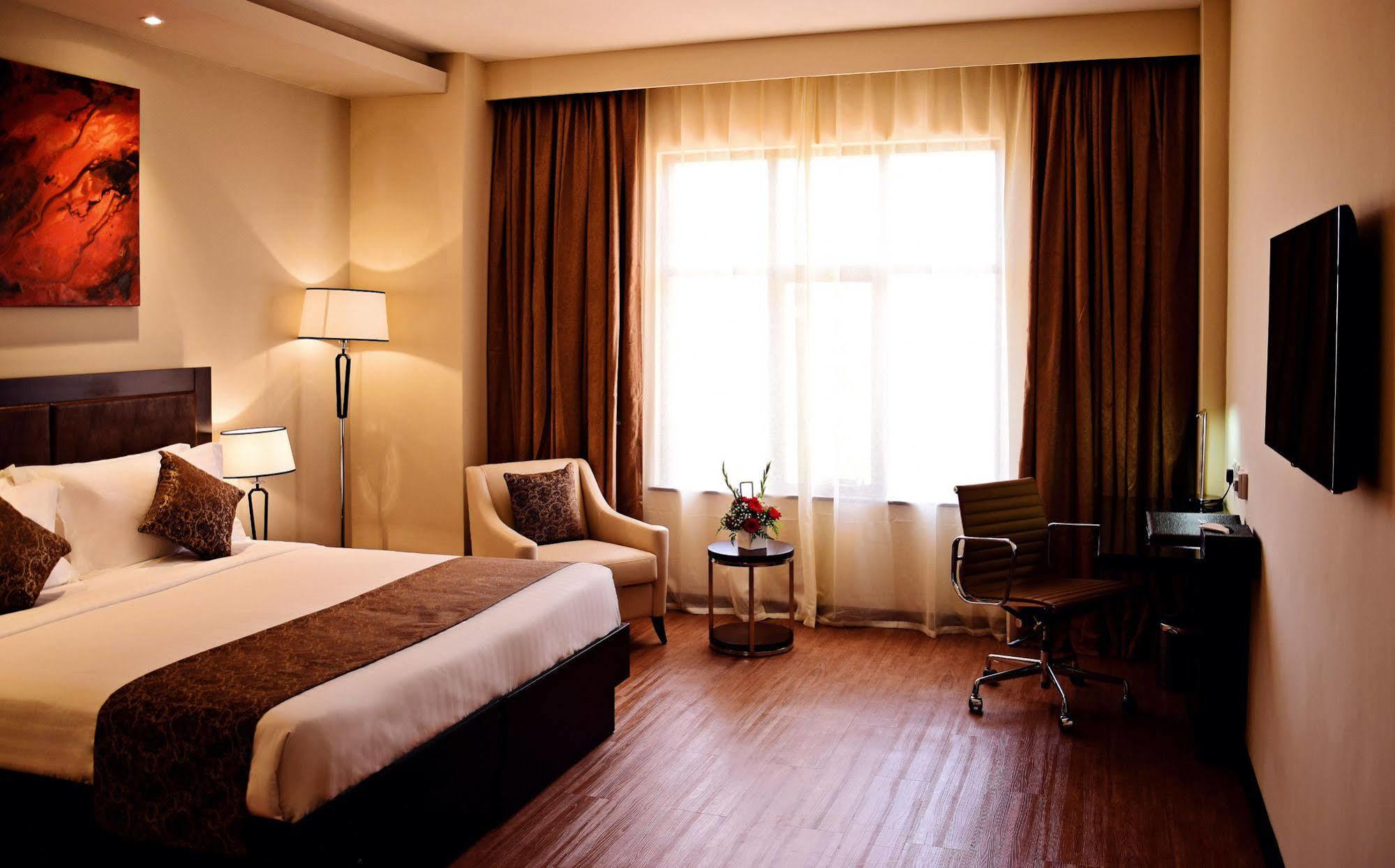 Doubletree By Hilton Nairobi Hotel Exterior foto