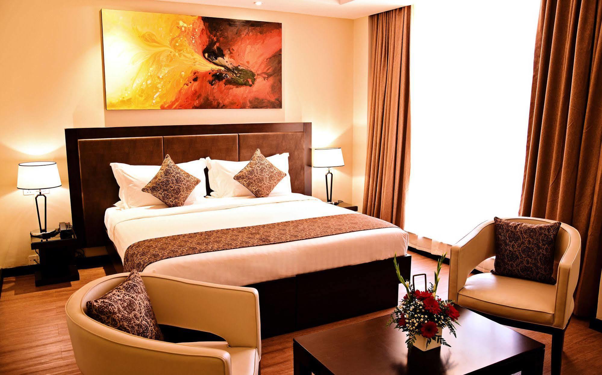 Doubletree By Hilton Nairobi Hotel Exterior foto